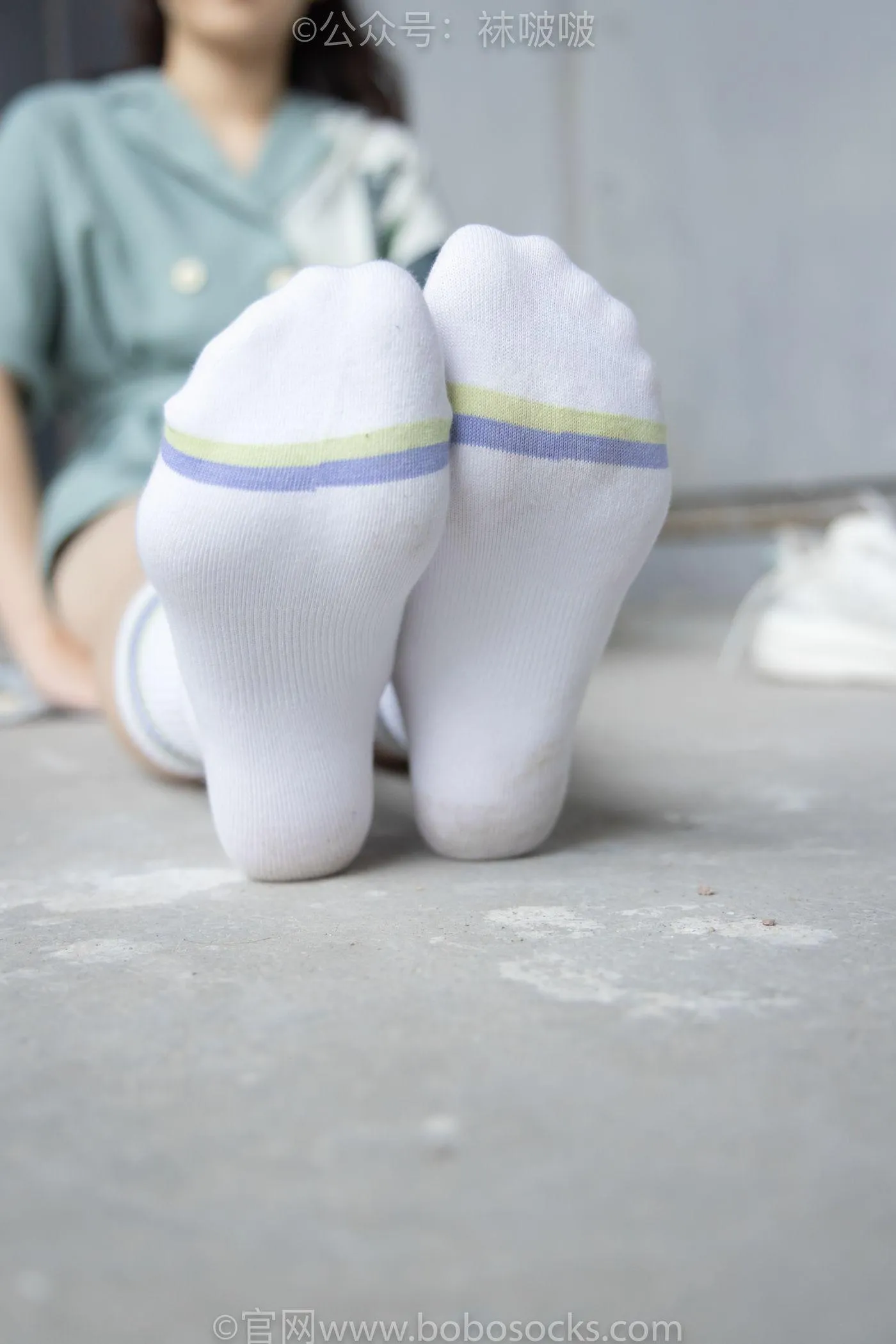 [BoBoSocks袜啵啵]NO.025 熊熊-安踏运动鞋、白色棉袜（踩脏）、裸足 [146P]插图1